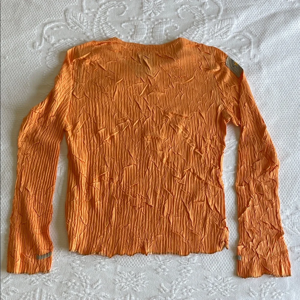 Crinkled Long-Sleeve Tee in Orange - Picture 6 of 9